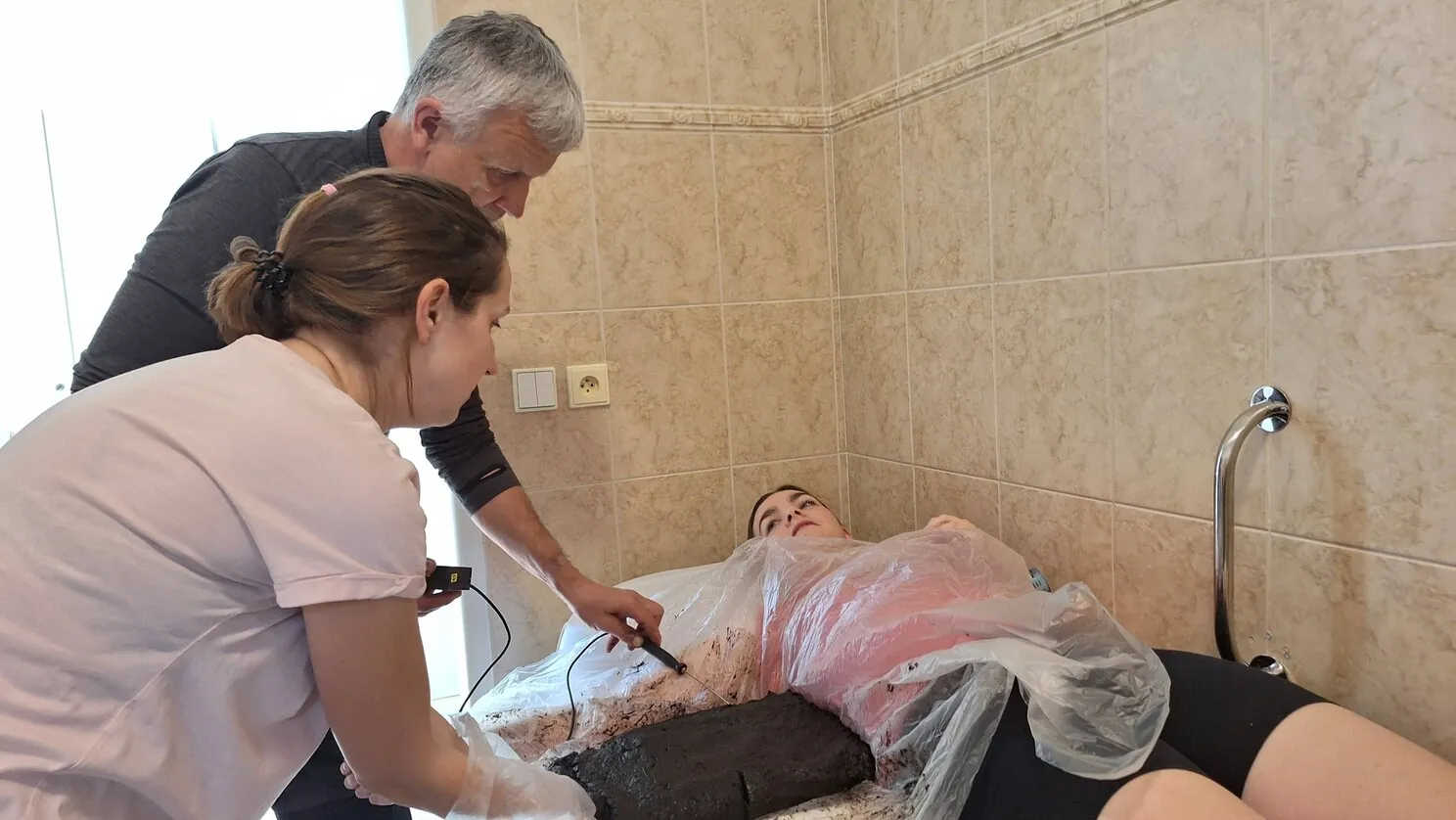 Měření teploty rašelinového zábalu vpichovým čidlem