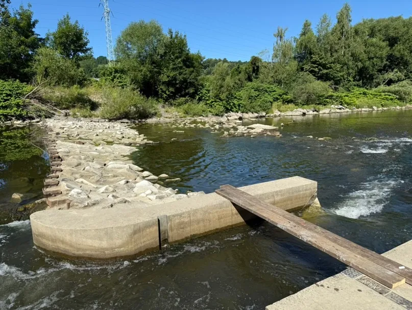 Jez Juřinka I na Bečvě s měrným žlabem ve sníženém profilu