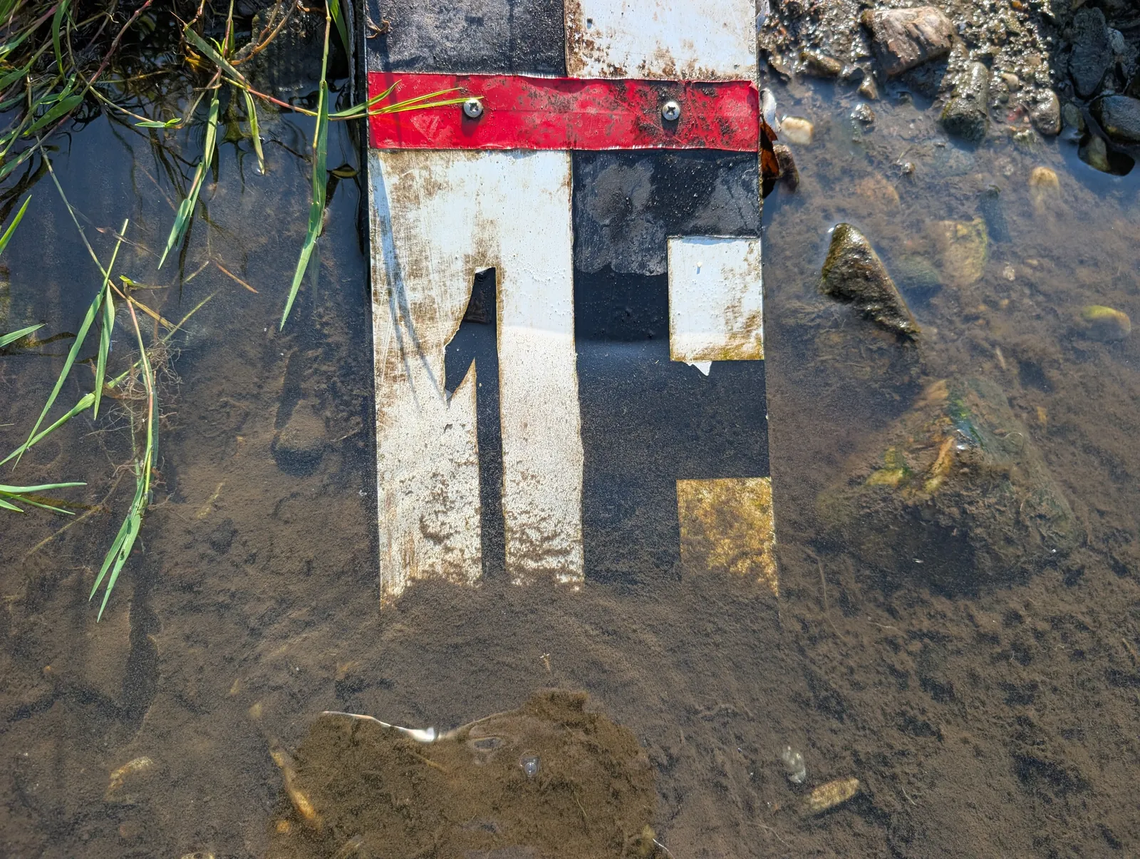 Detail vyznačených mezí na vodočetné lati